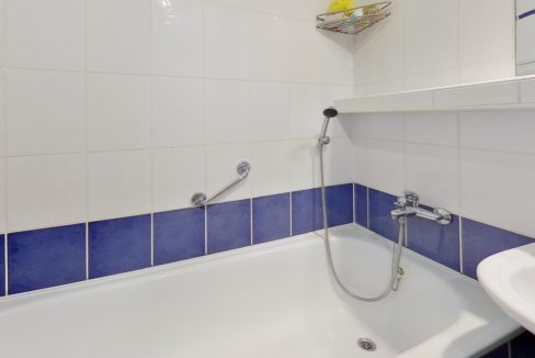 303337-Pribisova-37-Bathroom